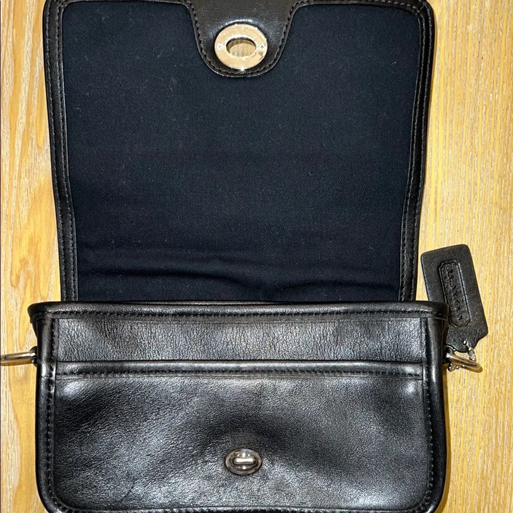 Coach Black leather Turnlock Crossbody Bag —NO STRAP - Picture 7 of 11